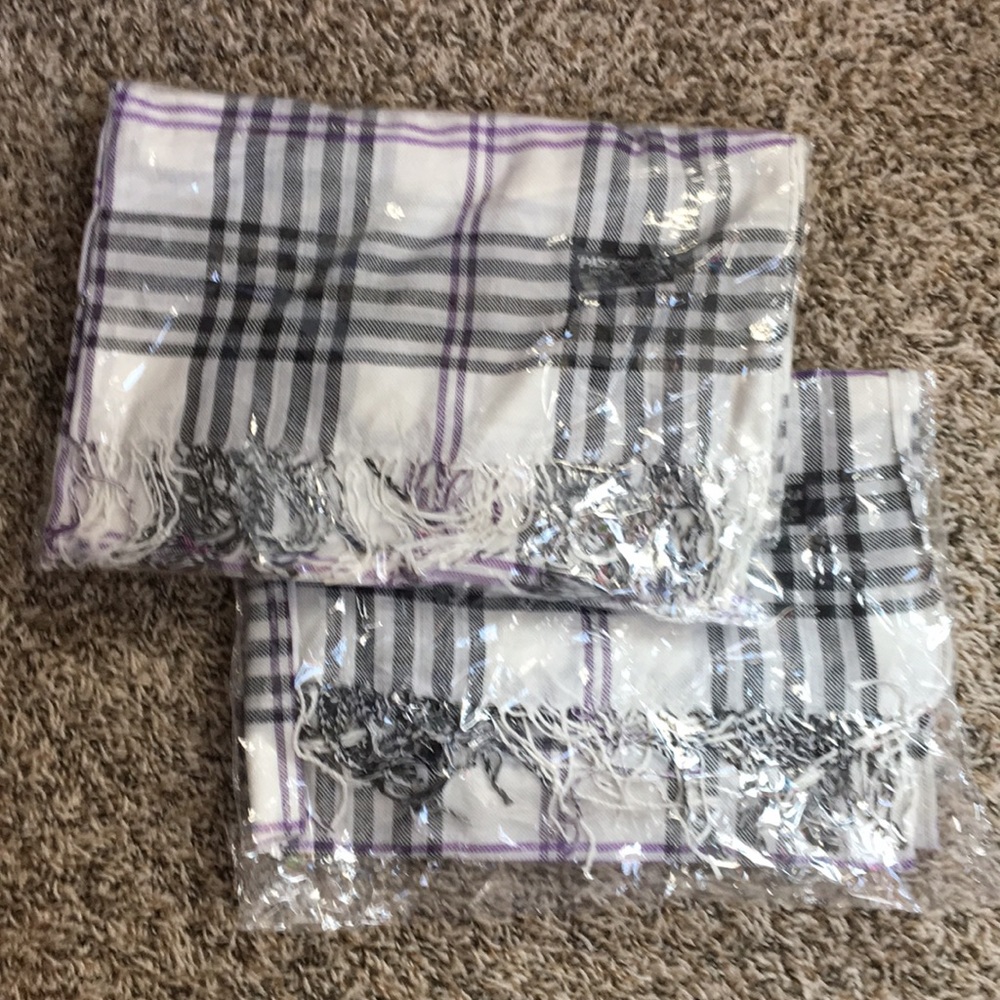 4 lovely brand new scarfs still in packaging.